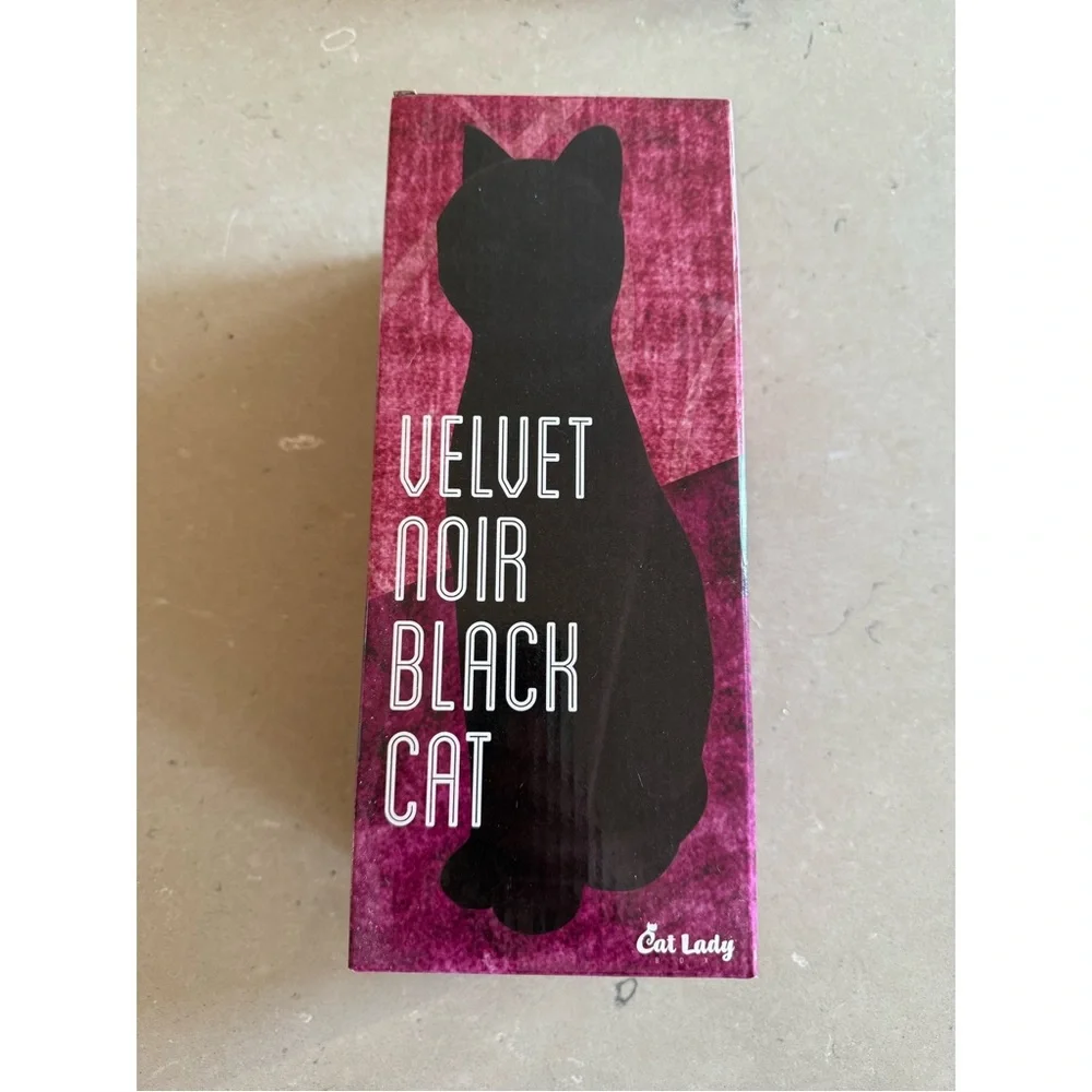 Velvet Noir Black Cat - Picture 2 of 3